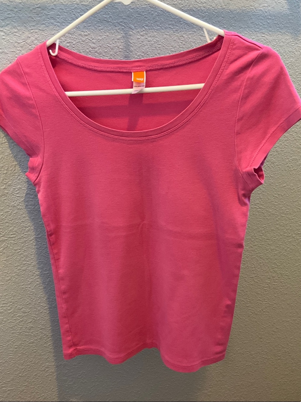 Lucy Women's Scoop Neck Short Sleeve Tee - Hot Pink